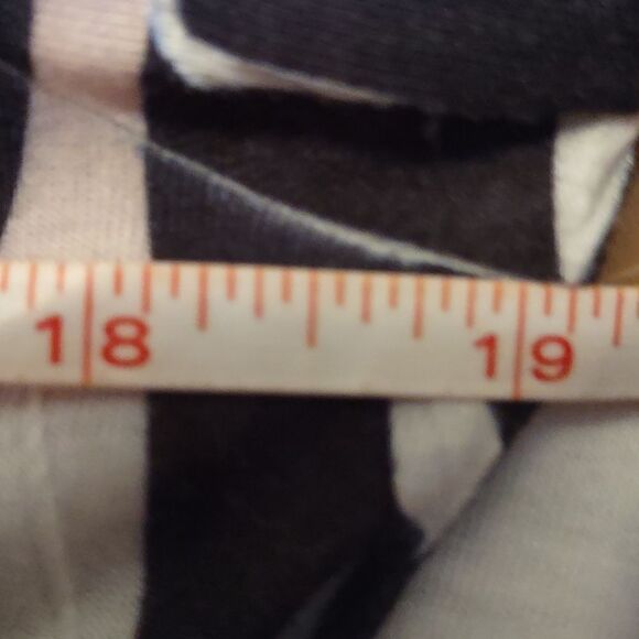 Chico's Size 0 or XS animal and paisley print elastic band bottom and sleeve - Picture 8 of 12